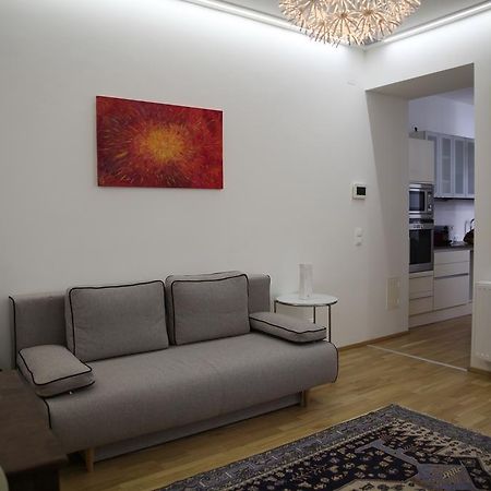 וינה Moderne Stadtwohnung Mit Balkon מראה חיצוני תמונה