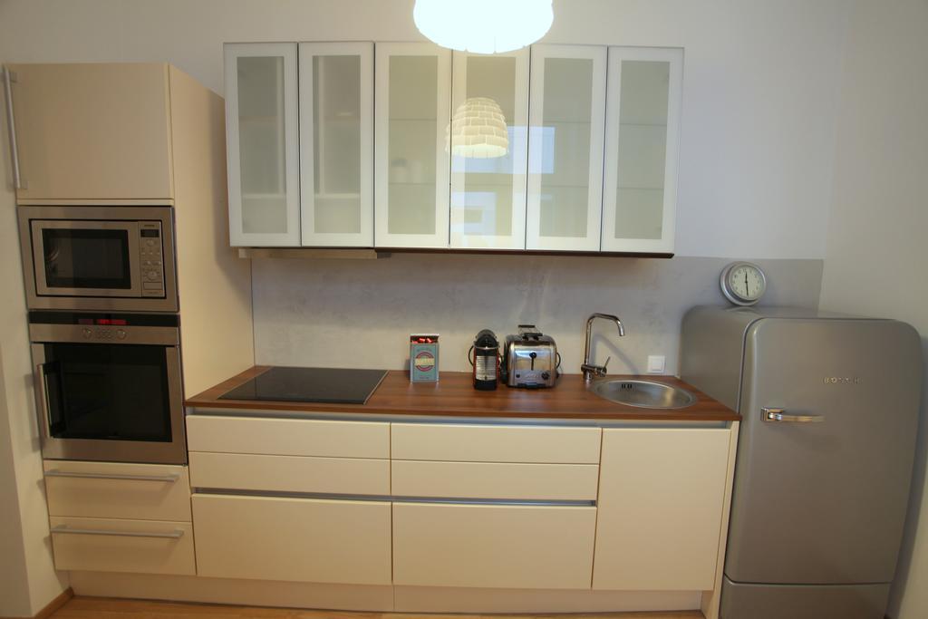 וינה Moderne Stadtwohnung Mit Balkon חדר תמונה