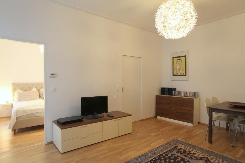 וינה Moderne Stadtwohnung Mit Balkon חדר תמונה