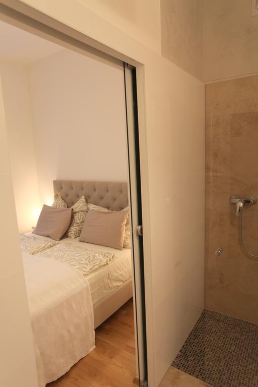 וינה Moderne Stadtwohnung Mit Balkon חדר תמונה