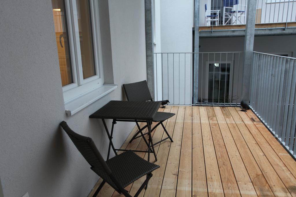 וינה Moderne Stadtwohnung Mit Balkon חדר תמונה