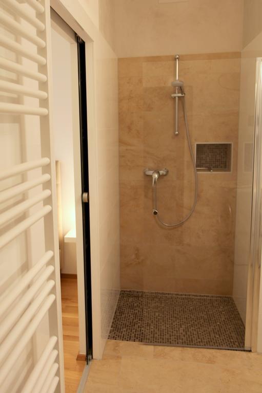 וינה Moderne Stadtwohnung Mit Balkon חדר תמונה